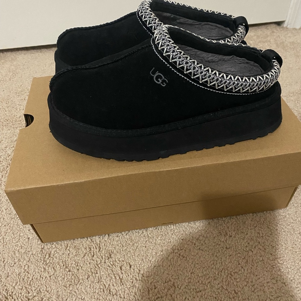 Ugg Black Tazz Platforms size 7